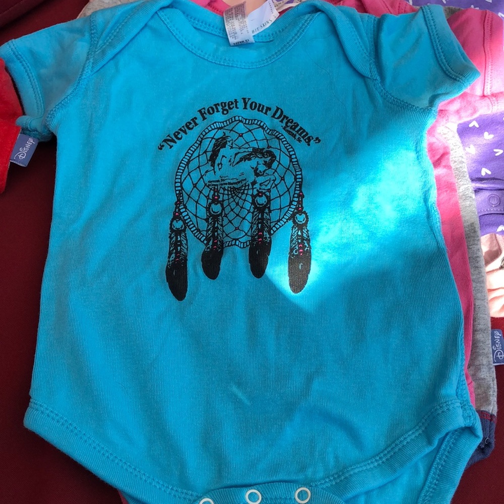 Bundle of 5 onesies! Size 12 months! - Picture 4 of 6